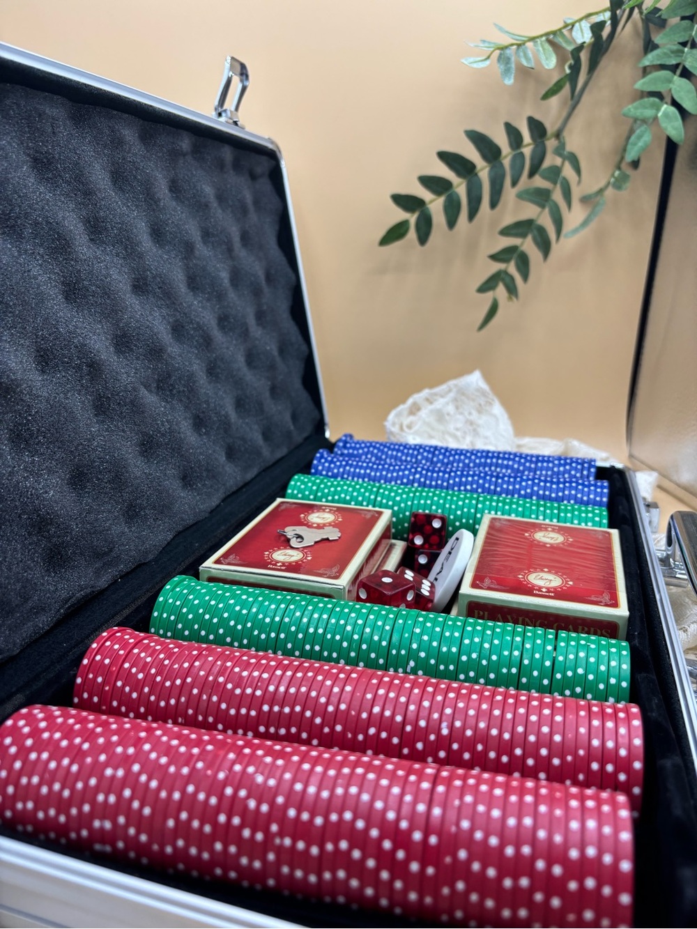 Bassett John Elway Home Collection 300-Piece Poker Chip Set Aluminum Case
